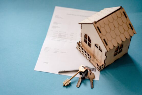 Maqueta casa con llaves